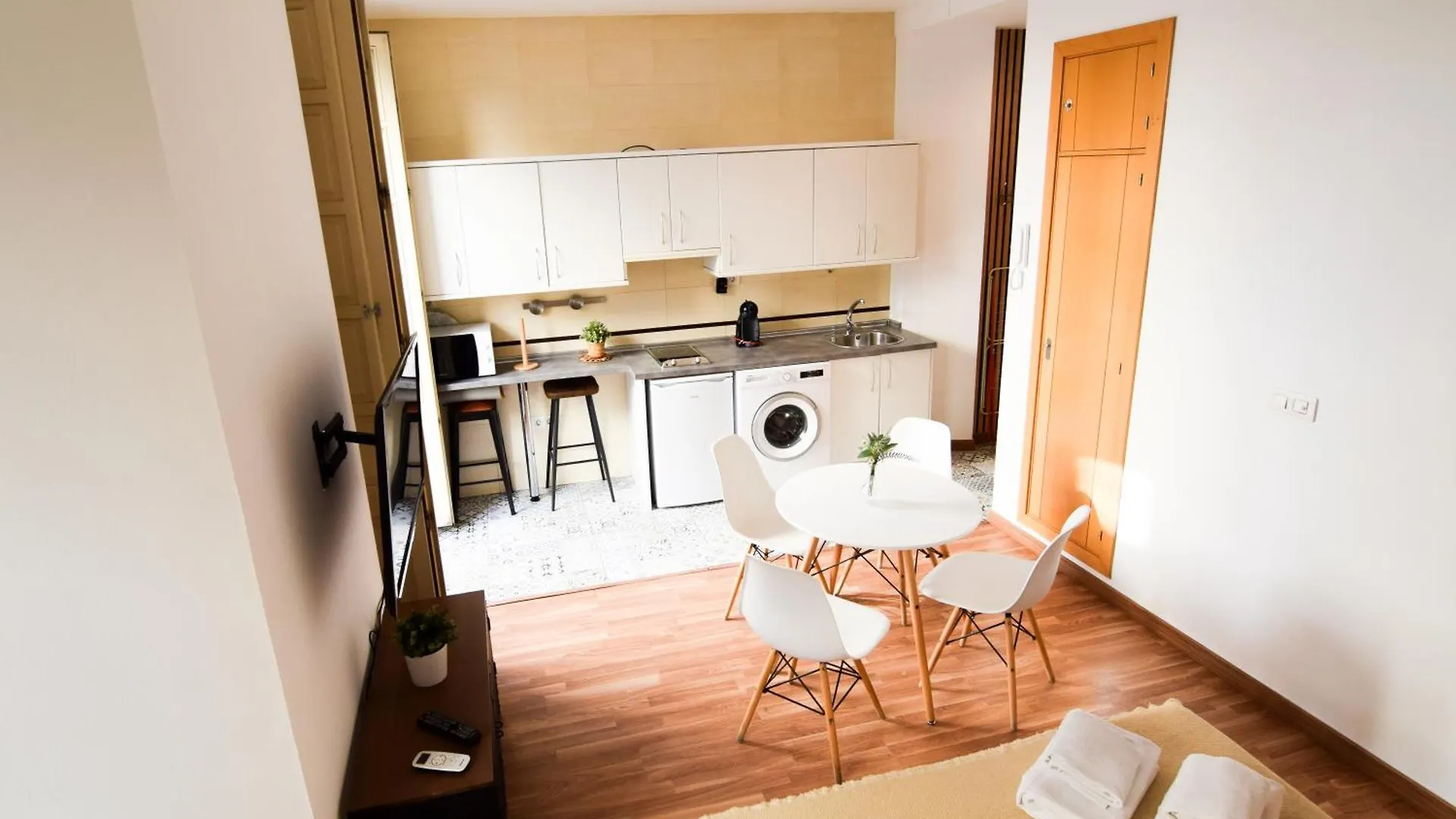 Letmalaga Carreteria Studio 82' Apartment